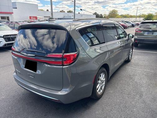 2022 Chrysler Pacifica Touring-L