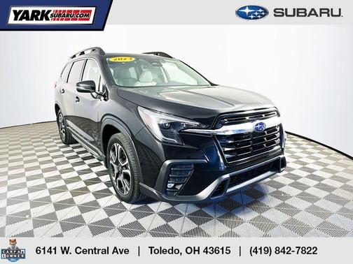 Crystal Black Silica 2023 Subaru Ascent Limited 8-Passenger