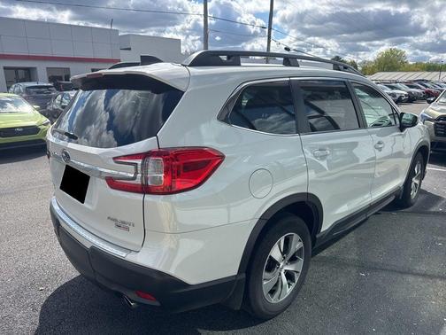 White 2024 Subaru Ascent Premium