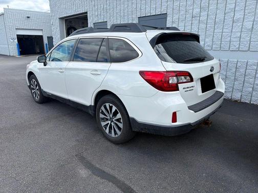Crystal White Pearl 2015 Subaru Outback 3.6R Limited