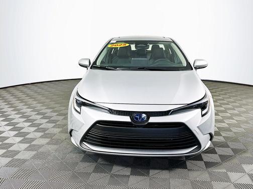 2025 Toyota Corolla Hybrid XLE