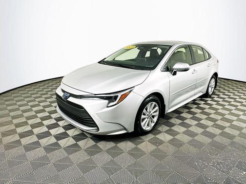 2025 Toyota Corolla Hybrid XLE