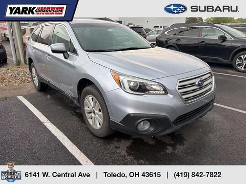 Ice Silver Metallic 2017 Subaru Outback 2.5i Premium