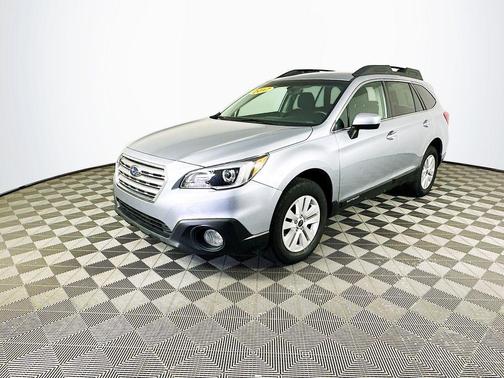 Ice Silver Metallic 2017 Subaru Outback 2.5i Premium