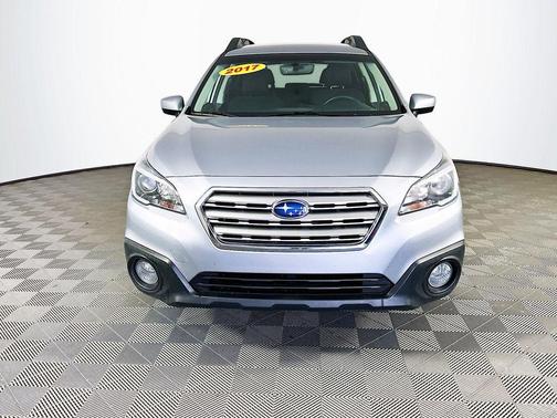 Ice Silver Metallic 2017 Subaru Outback 2.5i Premium