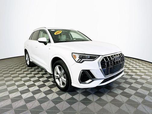 2022 Audi Q3 45 S line Premium