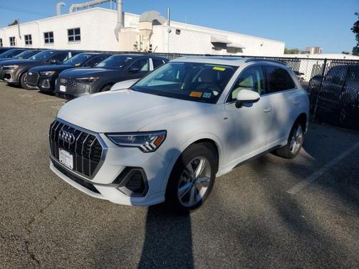 2022 Audi Q3 45 S line Premium