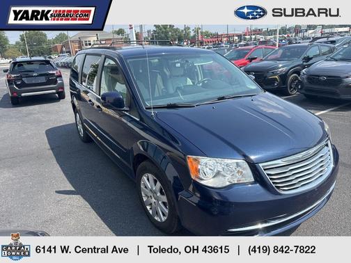 2016 Chrysler Town & Country LX