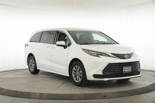 2024 Toyota Sienna LE