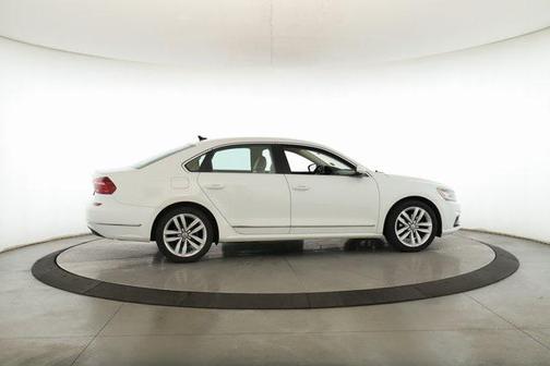 2017 Volkswagen Passat 1.8T SE w/Technology