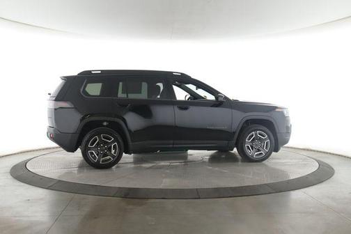 Diamond Black Crystal Pearlcoat 2026 Jeep Cherokee Limited