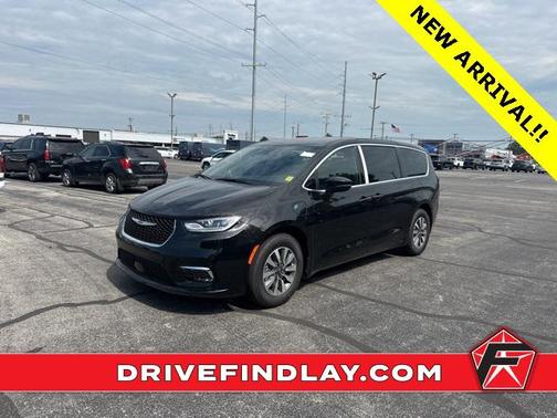 2025 Chrysler Pacifica Hybrid Select