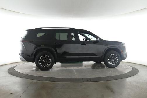 Mosaic Black Metallic 2025 Chevrolet Traverse Z71
