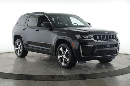 Diamond Black Crystal Pearlcoat 2026 Jeep Grand Cherokee Limited