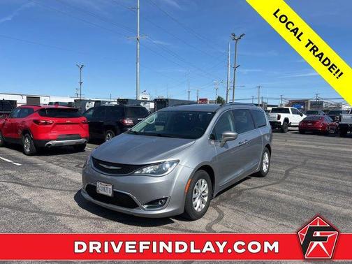 Billet Silver Metallic Clearcoat 2019 Chrysler Pacifica Touring L