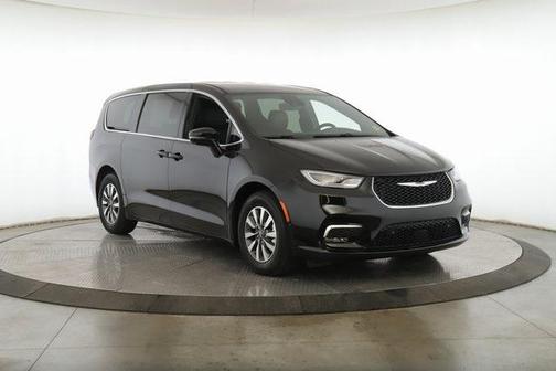 2025 Chrysler Pacifica Hybrid Select