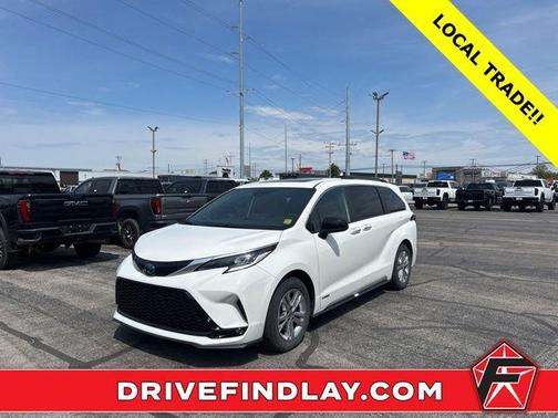 Super White 2021 Toyota Sienna XSE 7 Passenger