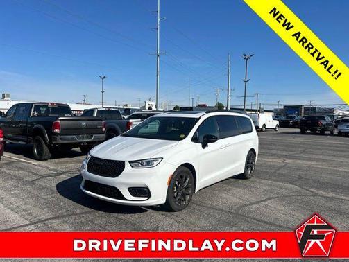 Bright White Clearcoat 2024 Chrysler Pacifica Touring L