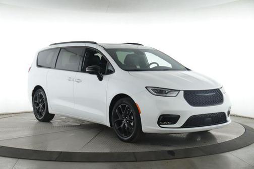 Bright White Clearcoat 2024 Chrysler Pacifica Touring L