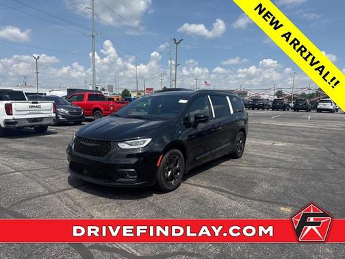 2025 Chrysler Pacifica Hybrid Premium S Appearance Pkg