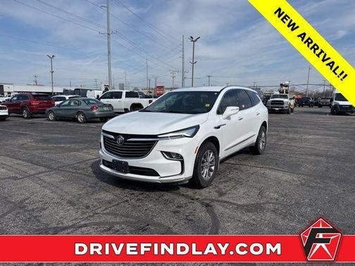White 2024 Buick Enclave Essence AWD