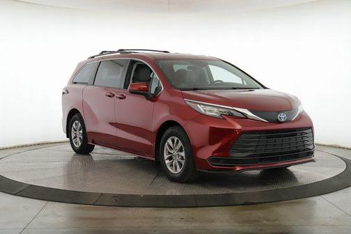 2022 Toyota Sienna LE