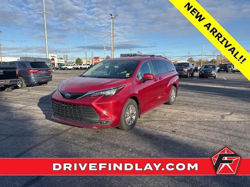 2022 Toyota Sienna LE