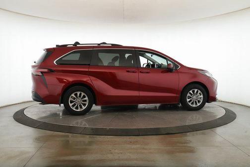 2022 Toyota Sienna LE