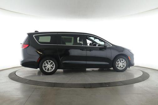 Diamond Black Crystal Pearlcoat 2027 Chrysler Pacifica L