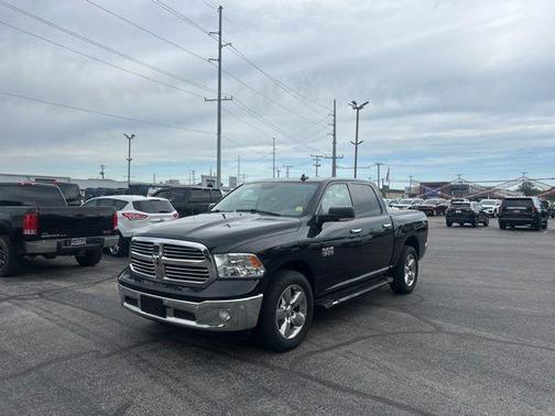 Brilliant Black Crystal Pearlcoat 2018 RAM 1500 Big Horn