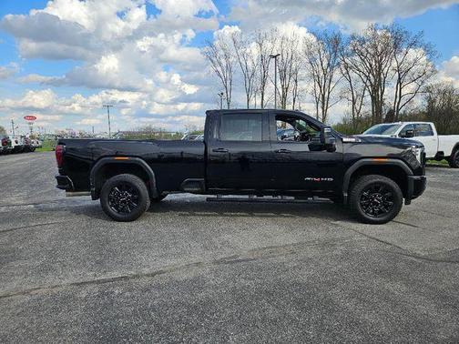 Onyx Black 2025 GMC Sierra 2500 AT4
