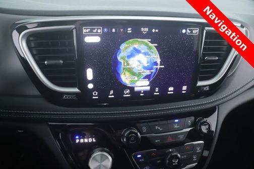 Diamond Black Crystal Pearlcoat 2027 Chrysler Pacifica Limited