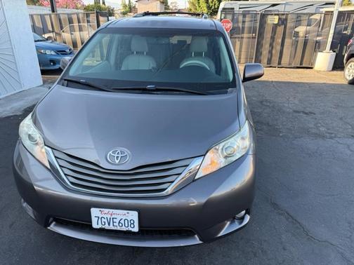 2014 Toyota Sienna XLE