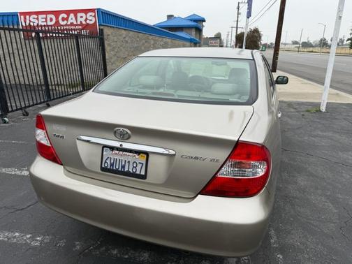 2004 Toyota Camry XLE