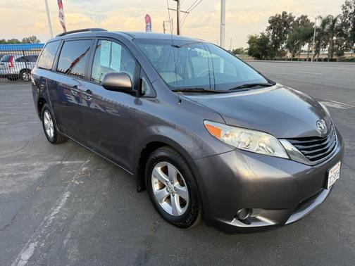 2014 Toyota Sienna LE