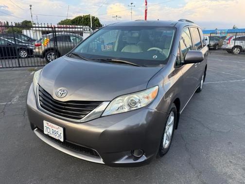 2014 Toyota Sienna LE