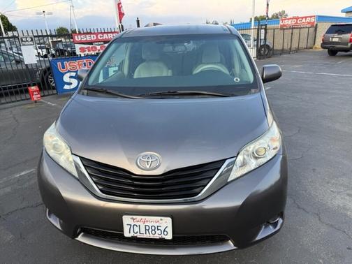 2014 Toyota Sienna LE