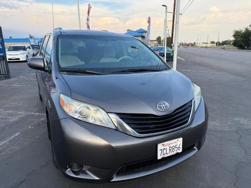 2014 Toyota Sienna LE