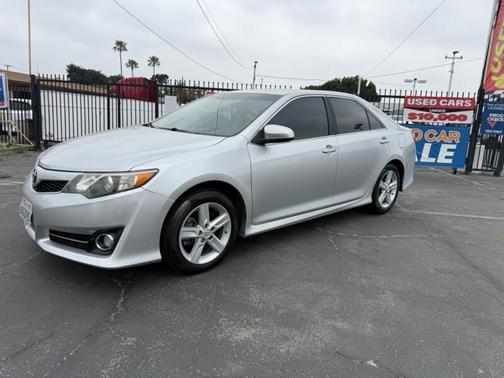 Classic Silver Metallic 2012 Toyota Camry SE