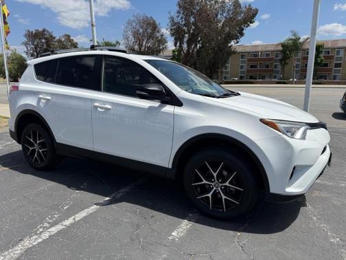 Super White 2017 Toyota RAV4 SE