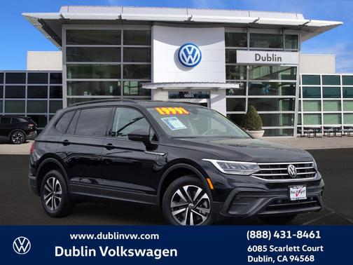 Deep Black Pearl Effect 2023 Volkswagen Tiguan 2.0T S