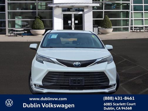 2024 Toyota Sienna XLE