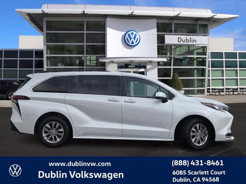 2024 Toyota Sienna XLE