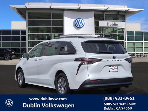 2024 Toyota Sienna XLE