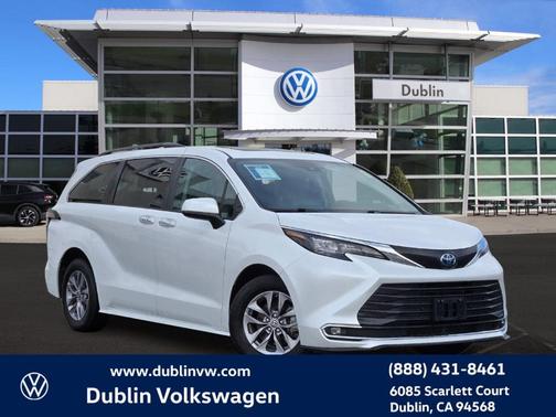 2024 Toyota Sienna XLE