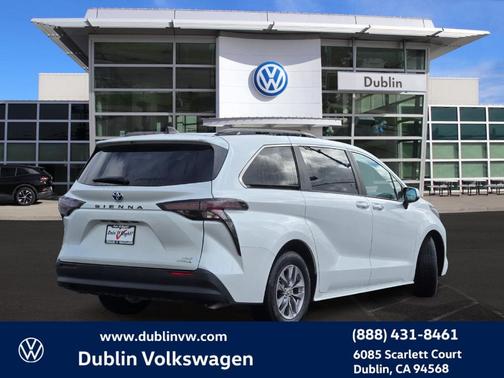 2024 Toyota Sienna XLE