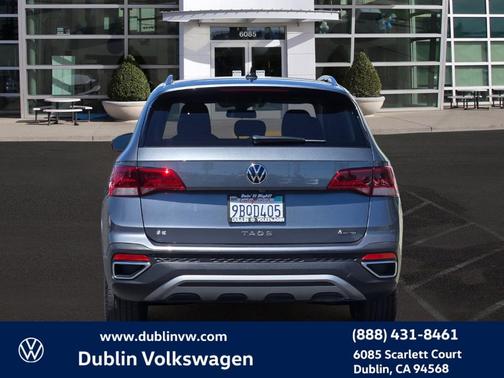 Platinum Gray Metallic 2022 Volkswagen Taos 1.5T SE