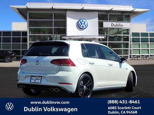 2019 Volkswagen Golf R 2.0T w/DCC & Navigation