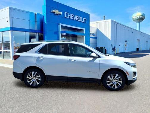 Iridescent Pearl Tricoat 2022 Chevrolet Equinox Premier w/1LZ