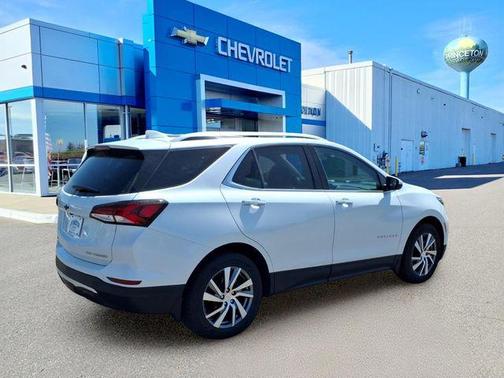Iridescent Pearl Tricoat 2022 Chevrolet Equinox Premier w/1LZ